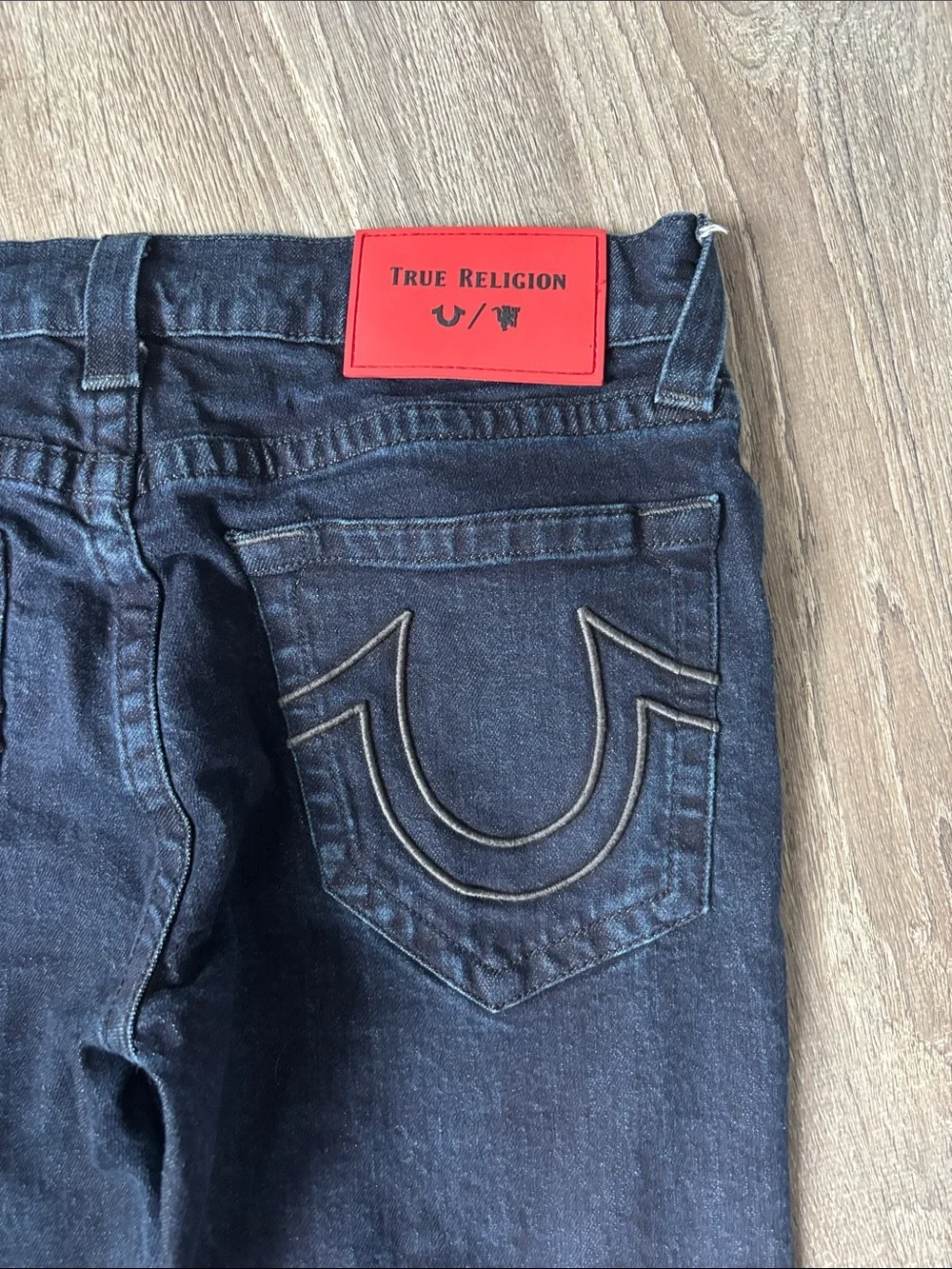 True Religion Manchester United Ricky Straight Dark Wash Jean Red Accent Sz 31